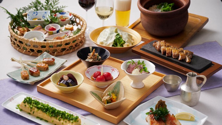 六本木ヒルズ「おばんざい・炙り焼き・酒 菜な 二の丸亭」
①ランチ：ソフトドリンク1杯サービス
②ディナー：10%OFF
