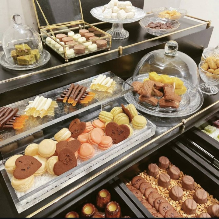 六本木ヒルズ「イルブリオ」
体験コースをご利用の方にプティフール（お茶菓子）をサービス！