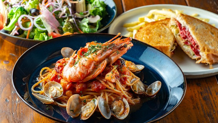 アークヒルズ「アークヒルズカフェ」
店内でお食事をご利用の方にデザートサービス！