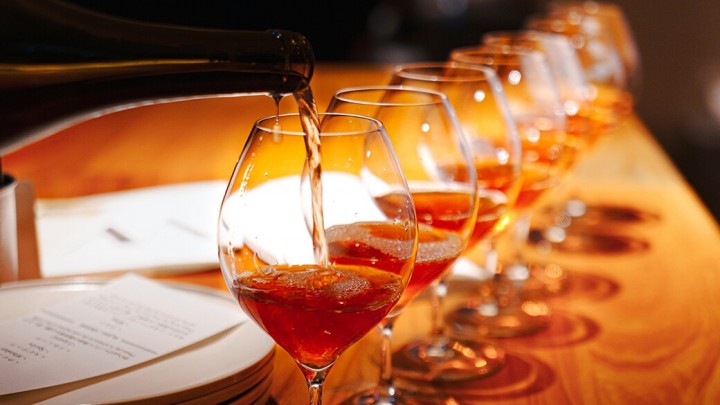 虎ノ門ヒルズ 「W TORANOMON」
15時以降のボトルワイン持ち込み料1,500円→1,000円！平日15:00～21:30までフリーフローコースを4名様以上のご利用で飲み放題30分延長！