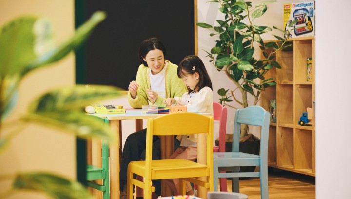 【HILLS LIFE DAILY】宮本りえ親子が体験、新生ボーネルンドの「あそびの時間」