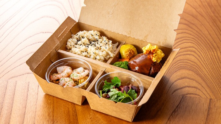 虎ノ門ヒルズ「cask」
平日限定 ホットミール（4スクエアの選べるお弁当）が100円OFF！（数量限定、売り切れ次第終了）