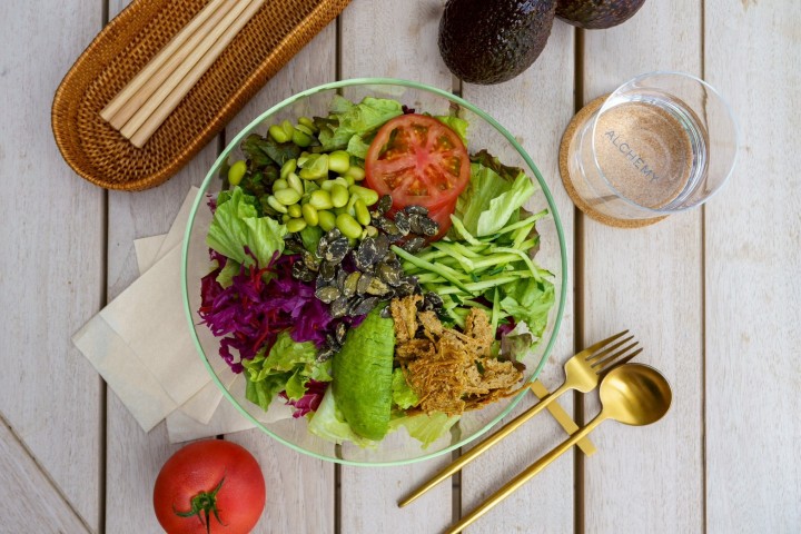 麻布台ヒルズ「アルケミー」
ワーカーの皆様にサラダボウルを300円OFFでご提供！