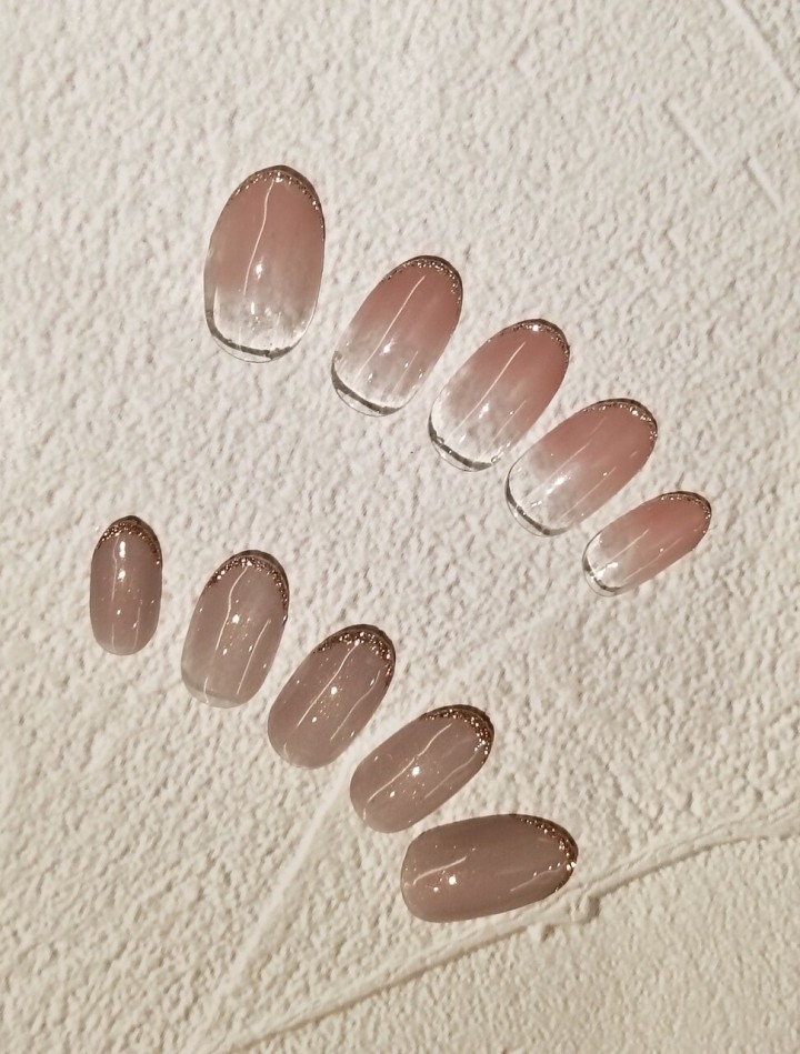 六本木ヒルズ「アトリエはるか」
ラメラインデザインネイルが15%OFF！