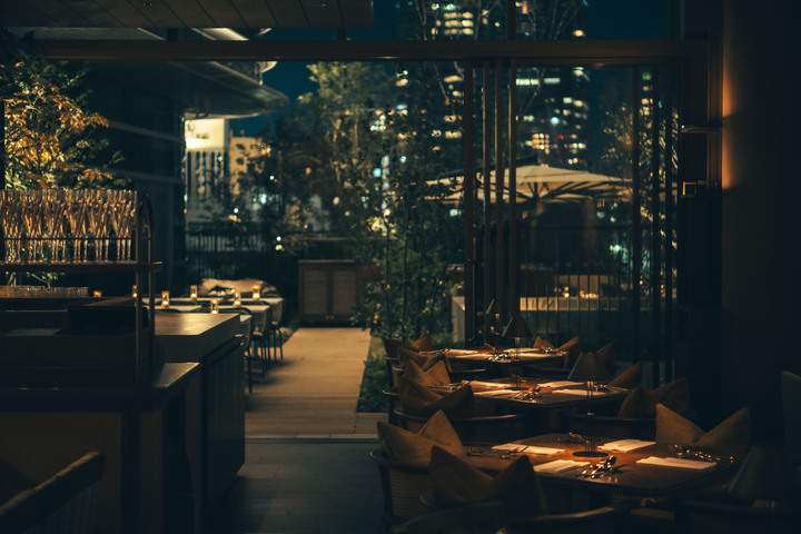 麻布台ヒルズ「Balcony BY 6TH（バルコニー バイ シックス）」
毎週水曜日ディナータイムはご飲食代が30%OFF！
