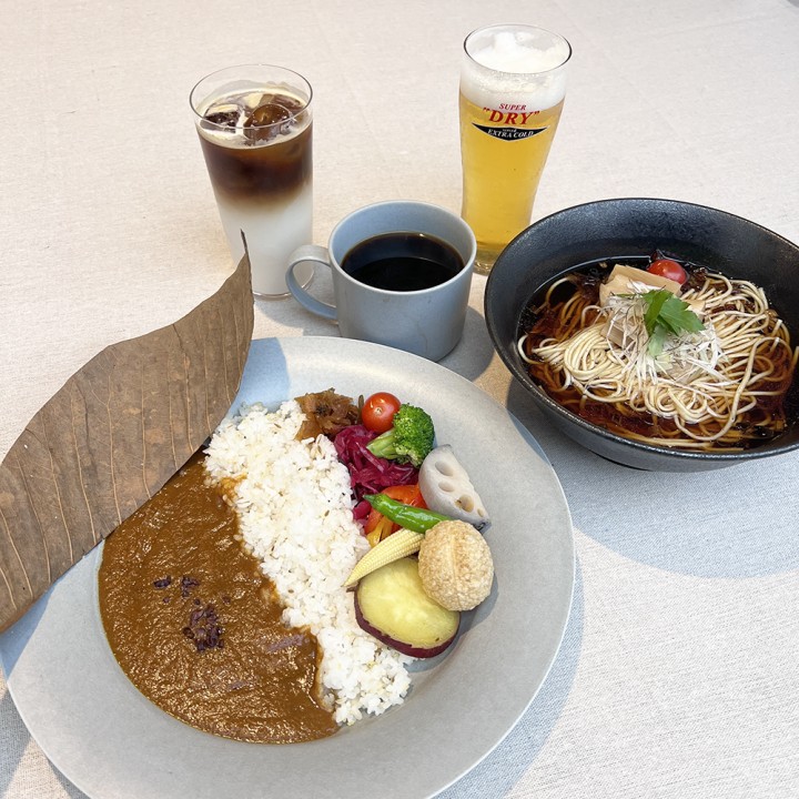 六本木ヒルズ「ホバ/トソ」
フード1品オーダーでドリンク1杯プレゼント！